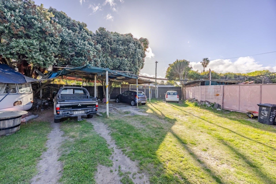 8 Bedroom Property for Sale in Lakeside Western Cape